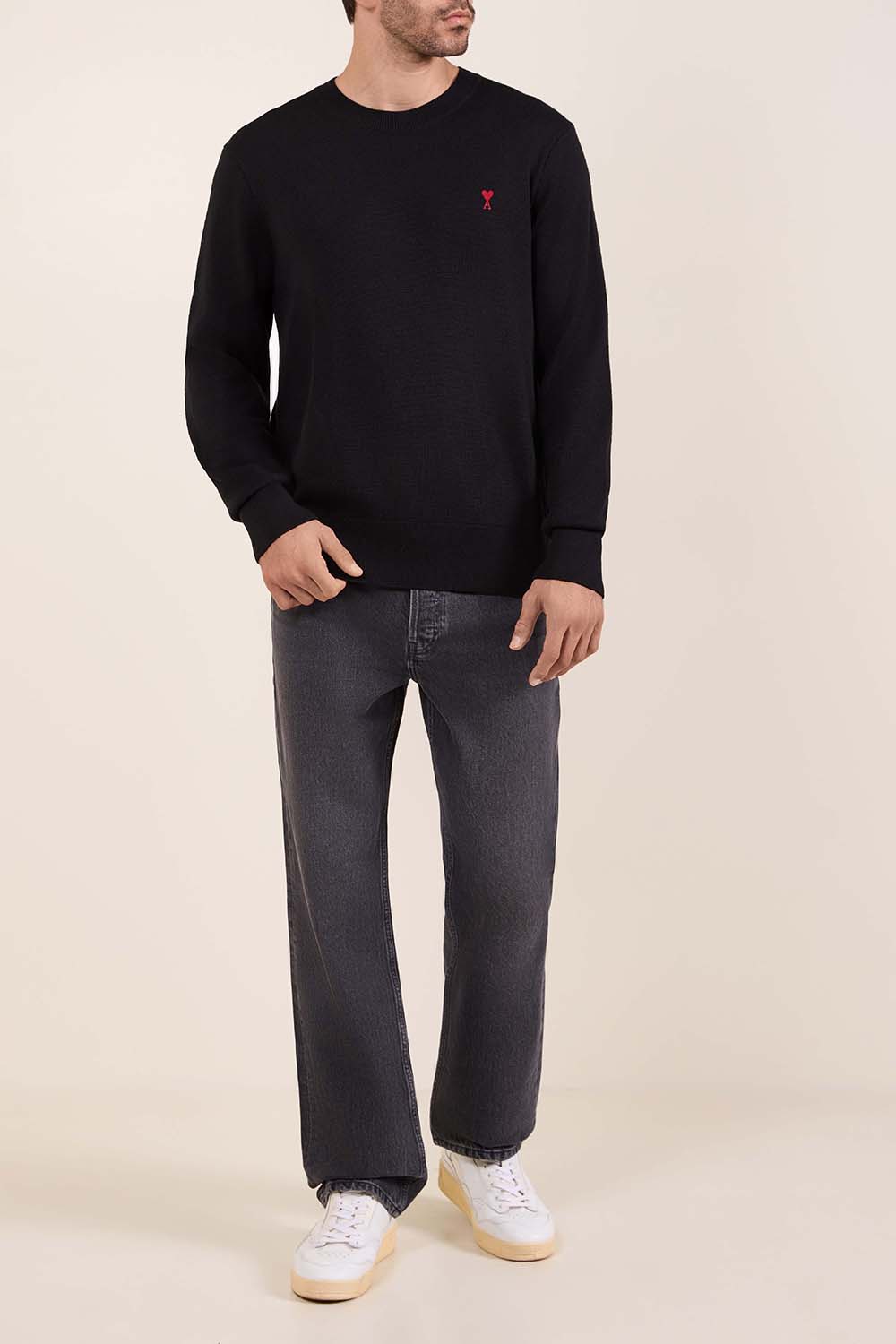 מכנסי ג'ינס בגזרה משוחררת